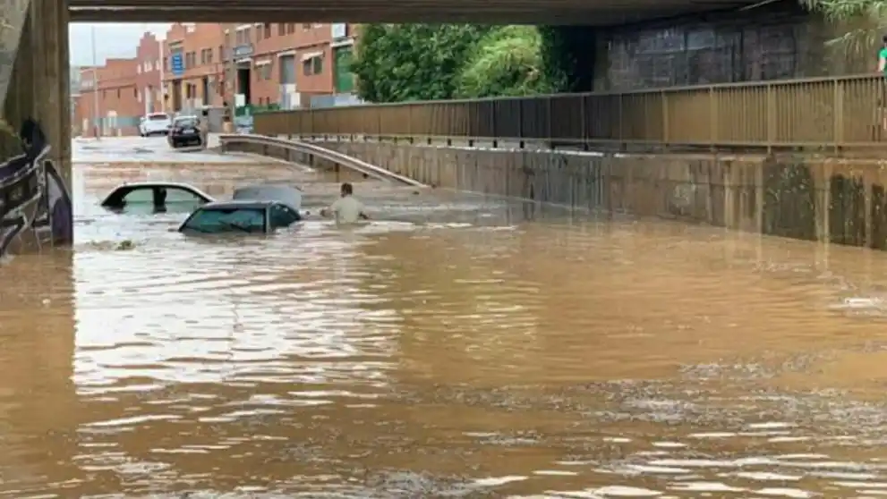 Barcelona bajo agua tras intenso temporal
