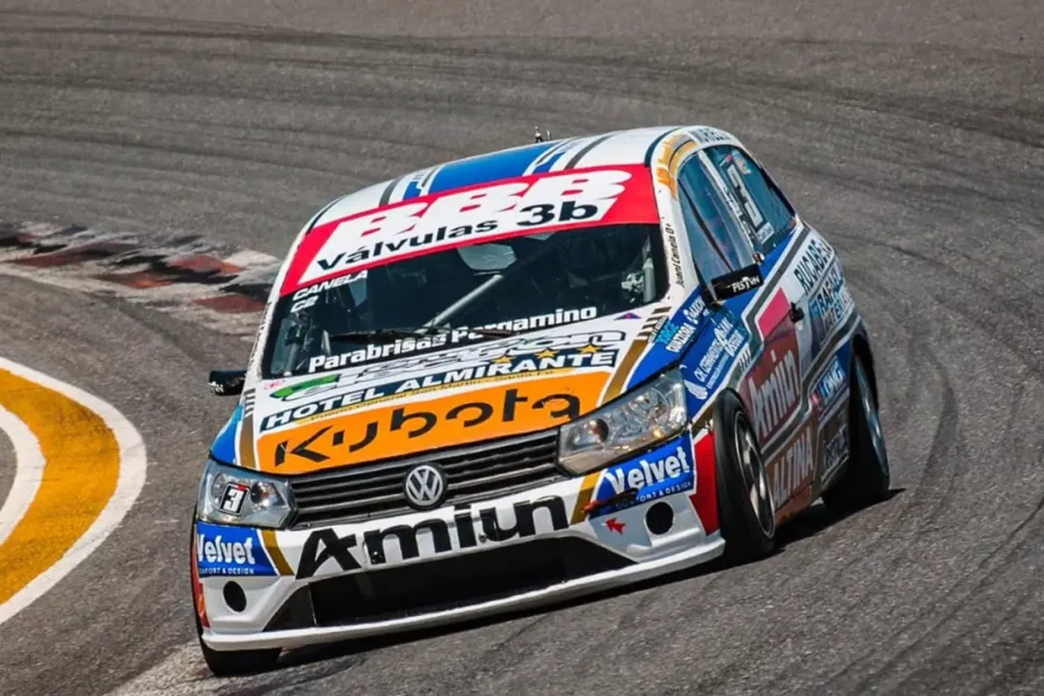 Canela y Vaira en el Turismo Pista