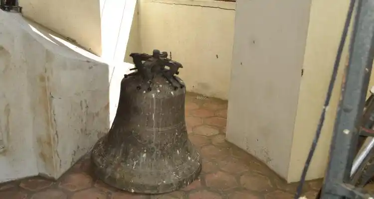 Se rompió una campana de la Iglesia Socorro