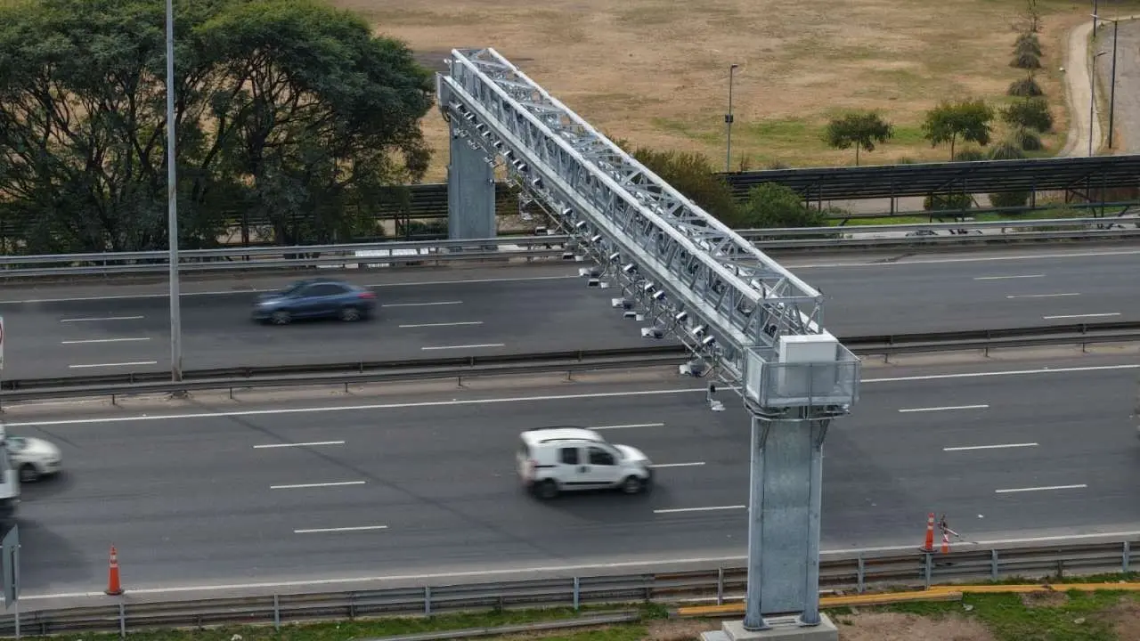 La Autopista Buenos Aires-La Plata inauguró un nuevo peaje sin barreras en Dock Sud