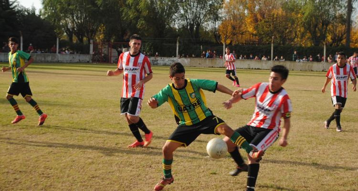 Paraná, Agricultores y Las Palmeras golearon