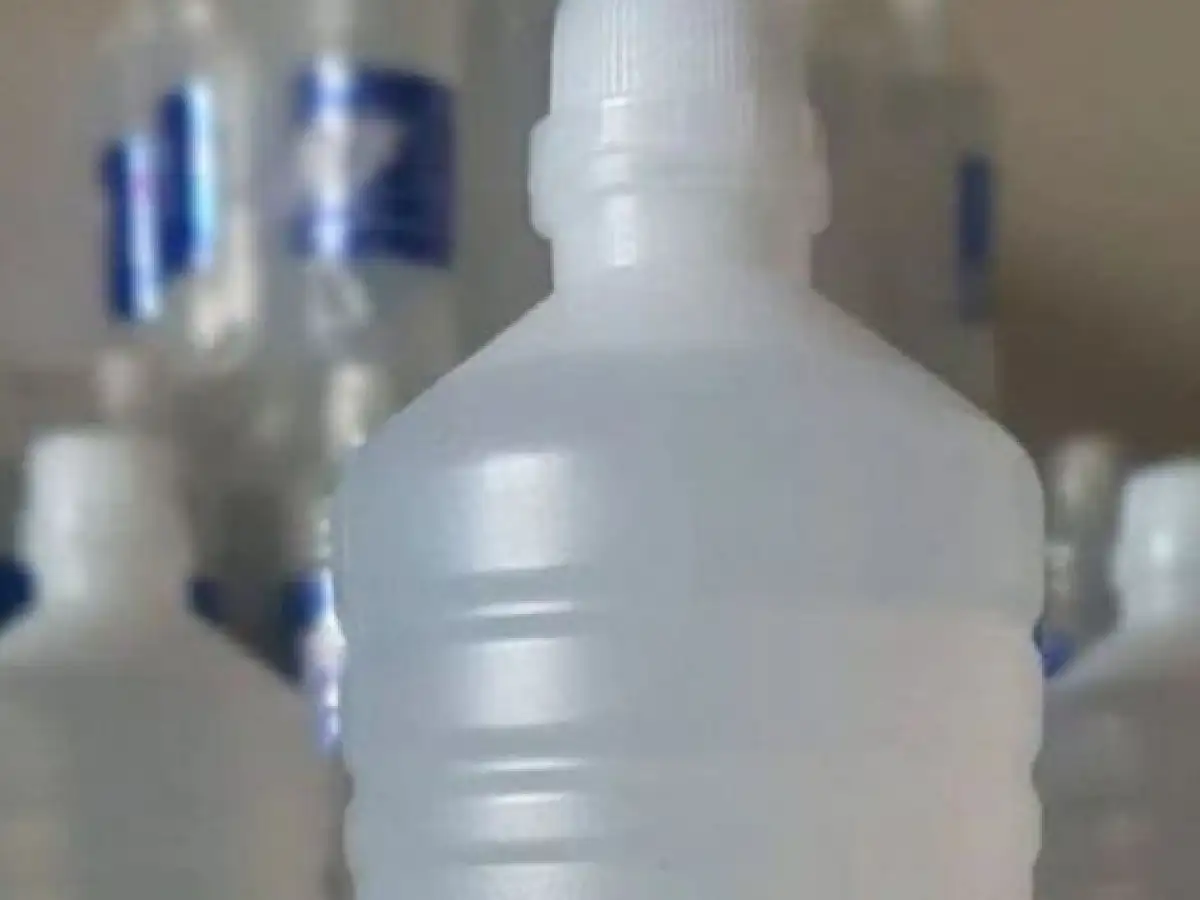 Prohíben venta de dos marcas de alcohol etílico