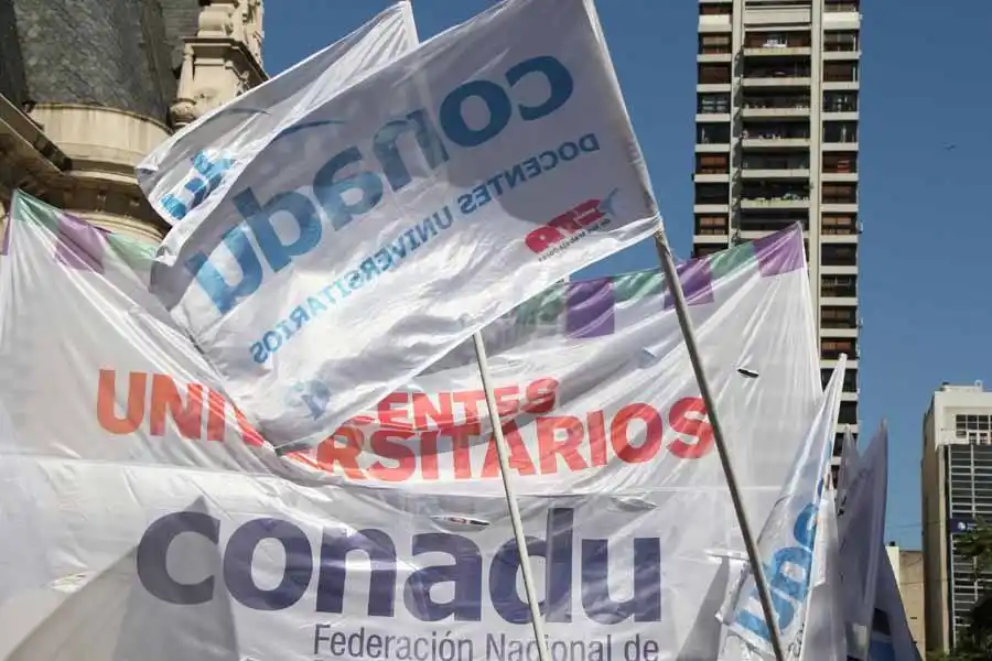 Docentes universitarios anunciaron paro por 48 horas