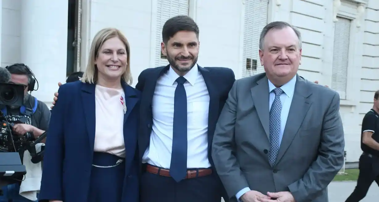 Pullaro con Scaglia y el senador Felipe Michlig, en la previa a su jura el 11 de diciembre. Una foto que se repetirá este miércoles. Foto: Manuel Fabatia.