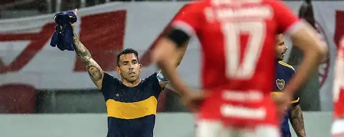 Bajo el agua, Boca le ganó a Inter 1 a 0 en Brasil