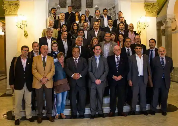 Representantes del Municipio y del Centro Comercial iniciaron la misión en España