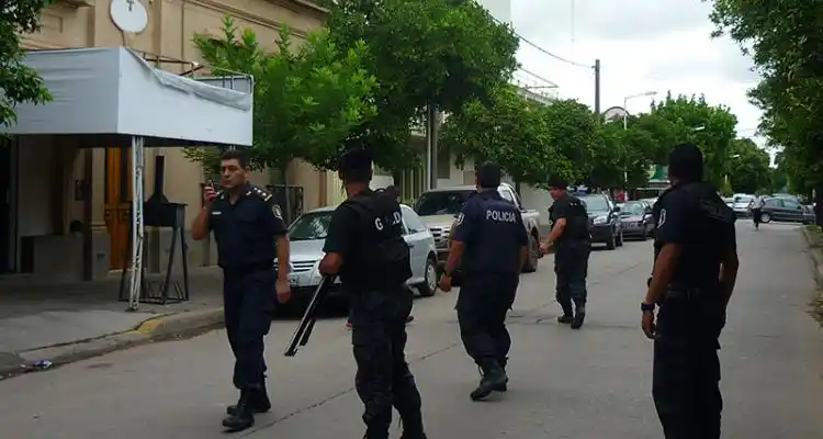Asalto y tiroteo en el centro