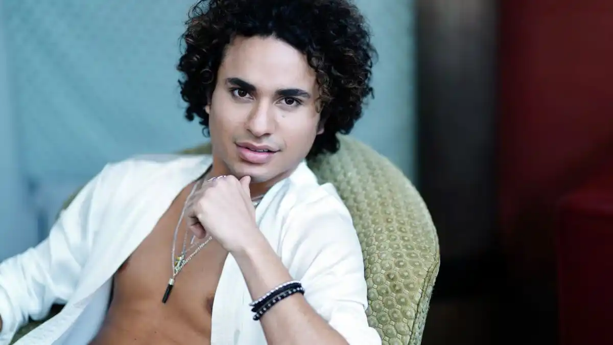 Su voz aguda lo hizo sufrir en la adolescencia, sin sospechar que sería su pasaporte a la fama: la historia de Samuel Mariño