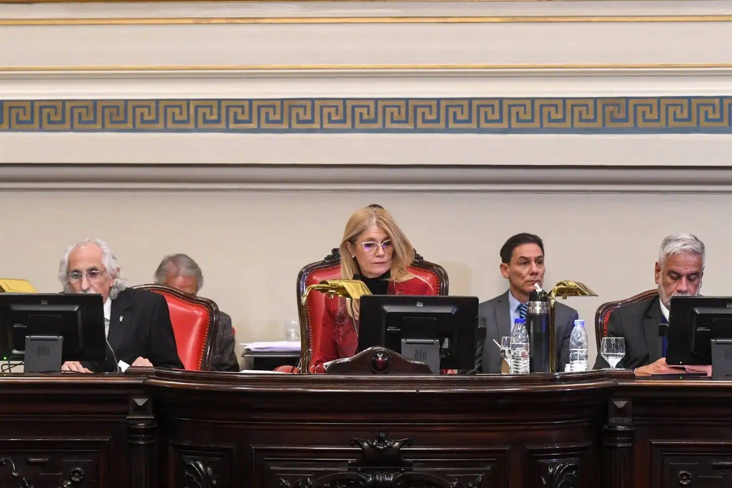 Verónica Magario desempató la votación y dio media sanción al proyecto que impulsa las reelecciones indefinidas.