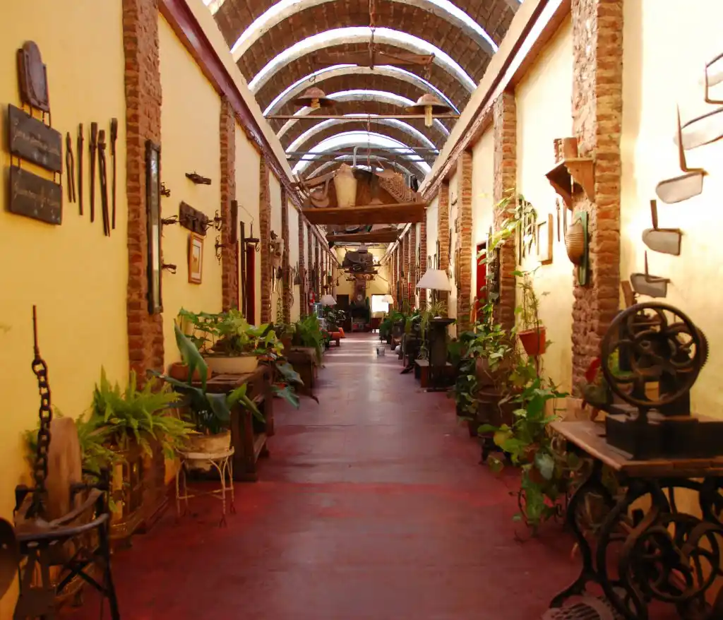 Estancias de la provincia de Buenos Aires, Bolívar  y Exaltación de la Cruz, dos lugares i