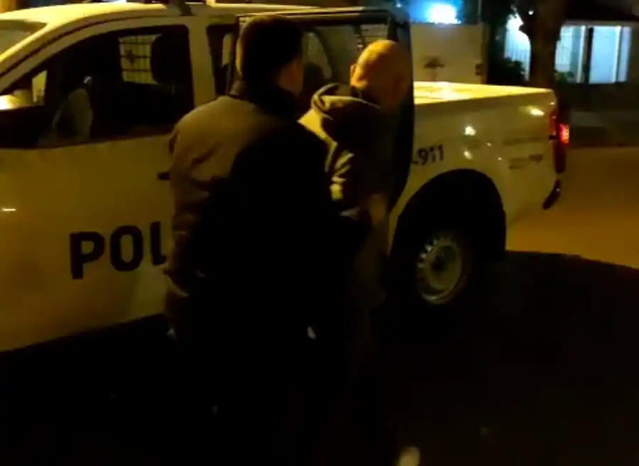 Amenazó a su amiga y le pegó varias trompadas en la cara: detenido