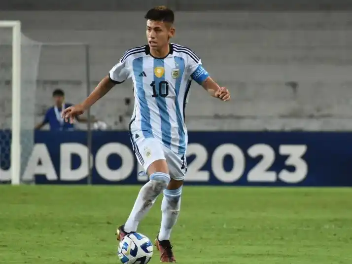 Echeverri, figura y capitán de Argentina.