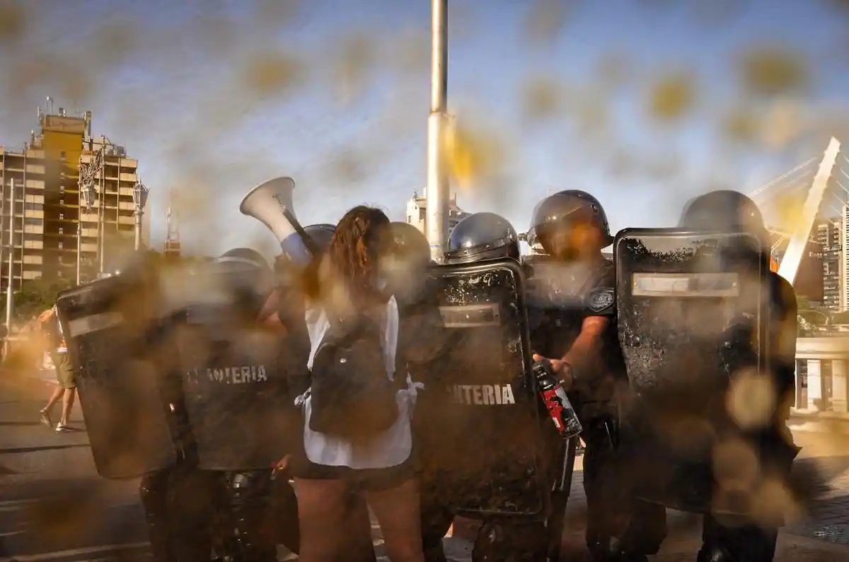 Incidentes en el Puente Centenario.(Foto Cadena 3)