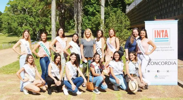 Las postulantes al reinado de la Citricultura visitaron el INTA
