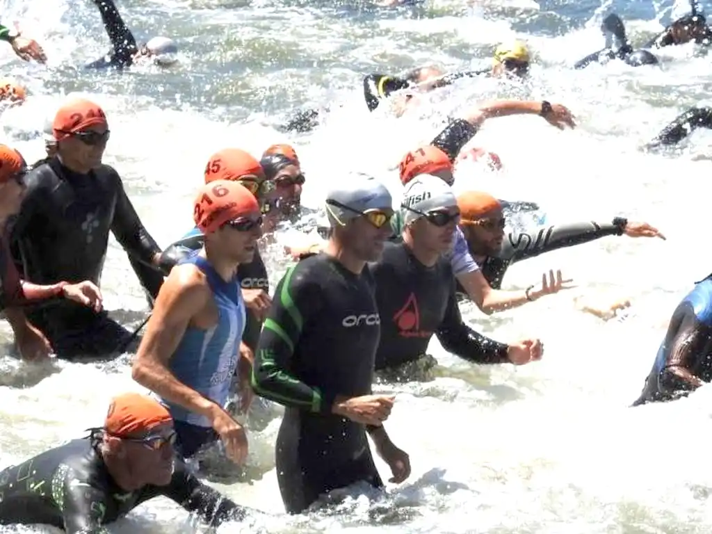 La competencia de aguas abiertas. Sudestada en Neco