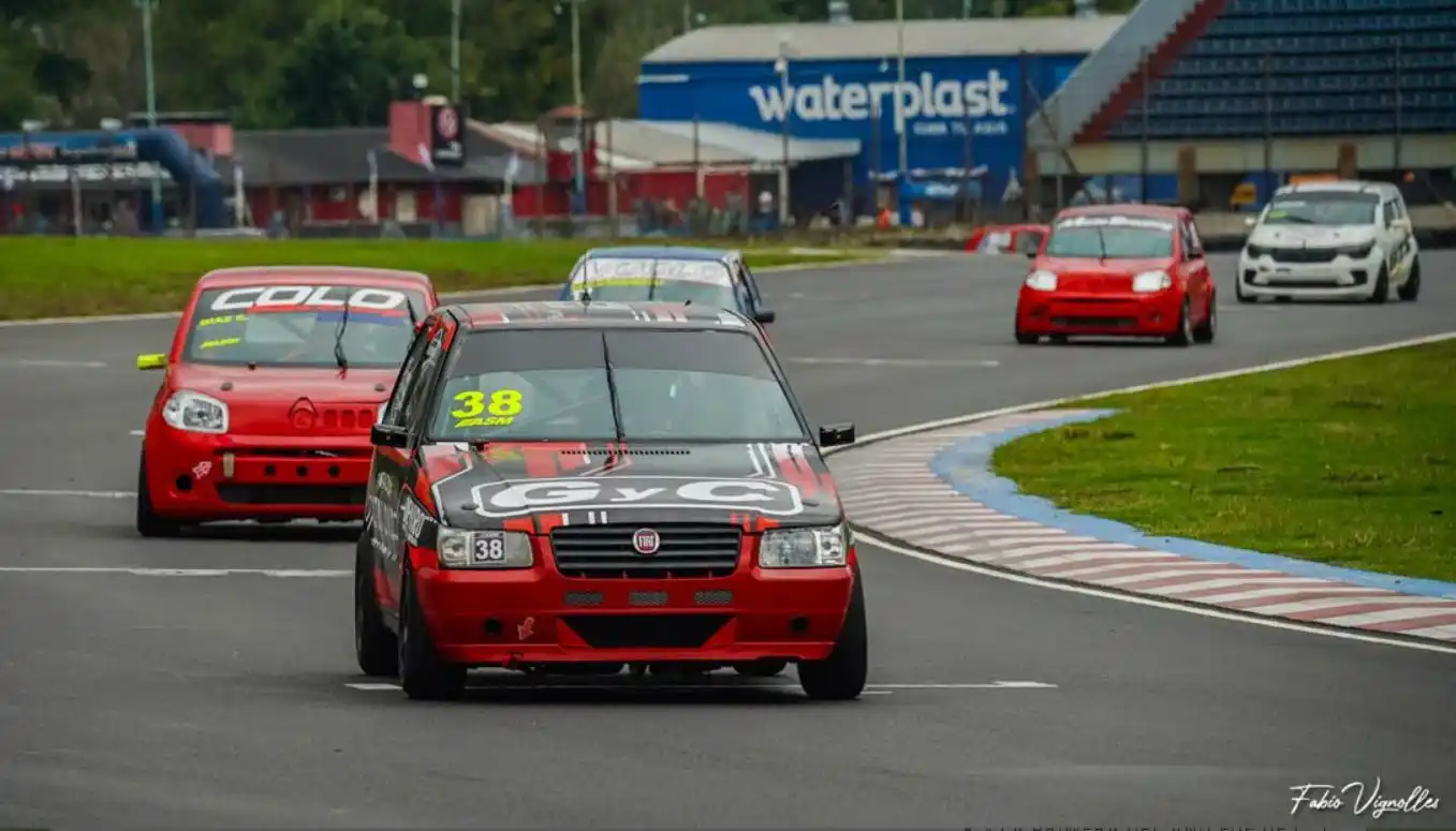 Continúa el calendario de competencias para la Categoría Fiat Uno de la Asociación Standard Mejorado