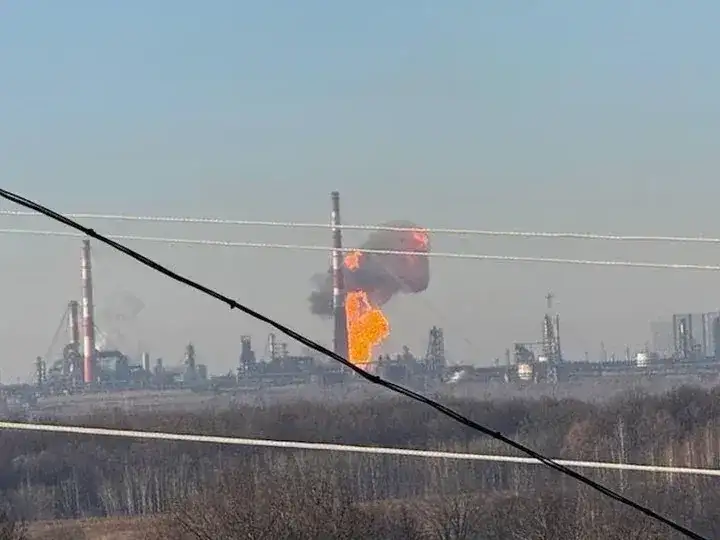 Ataques cruzados con drones golpean la infraestructura energética