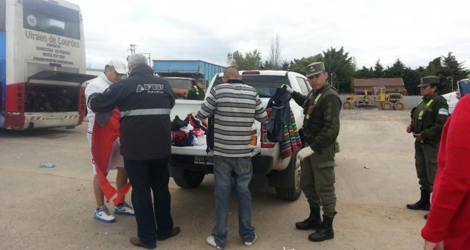 Iban a ver a la Mona Jiménez y los requisaron AFIP y Gendarmería