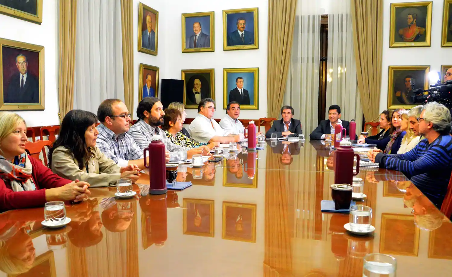 El gobierno provincial realizó una nueva propuesta salarial a los gremios docentes