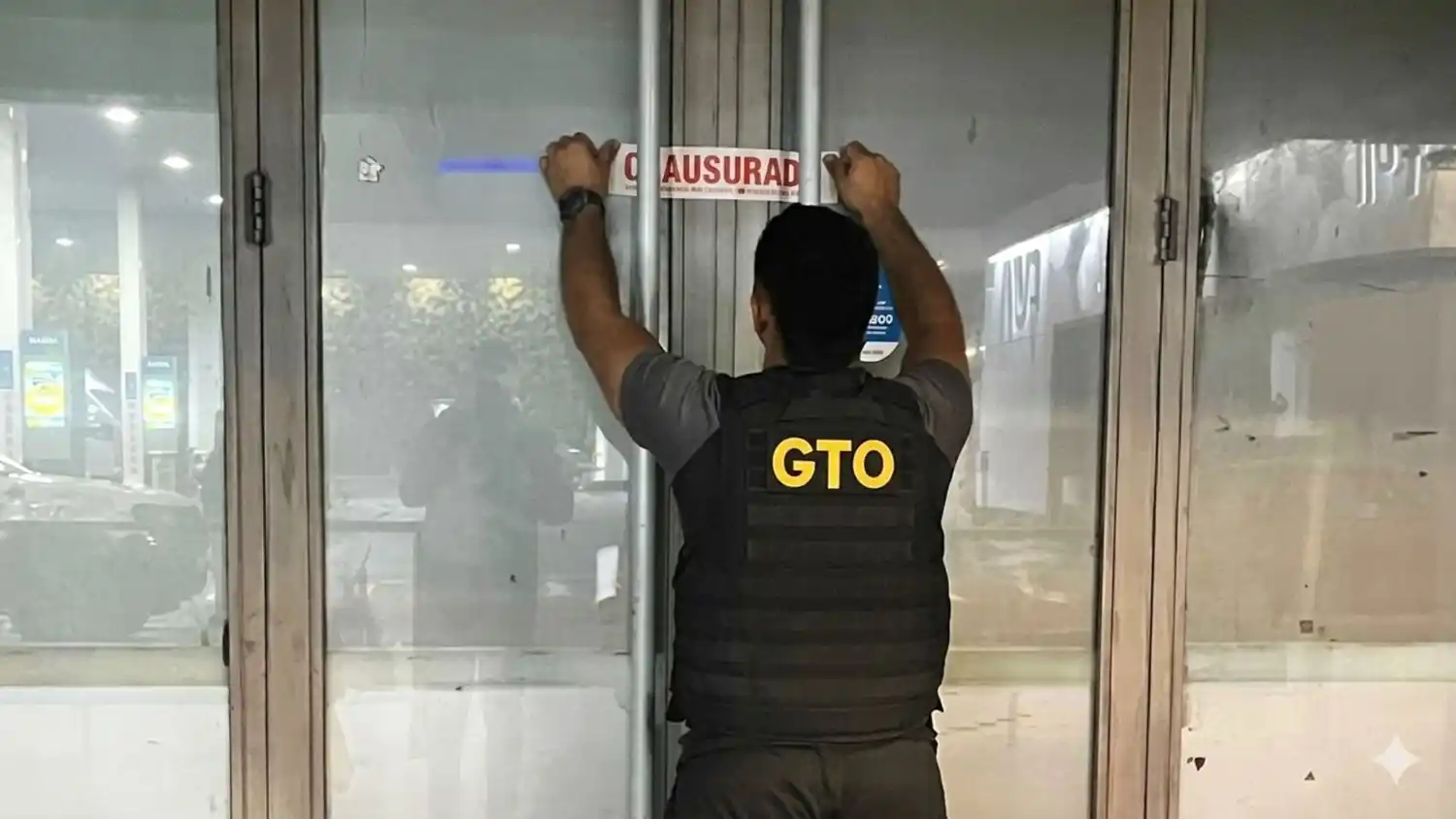 Personal del GTO se encargó de clausurar el comercio por imcumplimientos en seguridad e higiene.