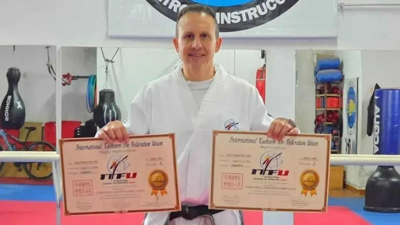 El Maestro Senior Juan Manuel Del Valle, con la certificación de ITF Union