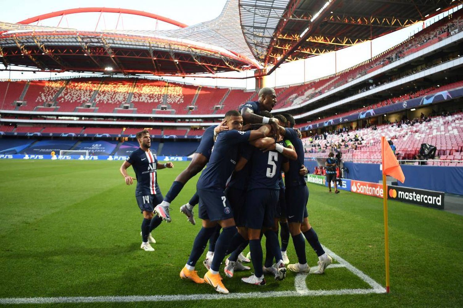 Con Di María como figura, el PSG aplastó al Leipzig y jugará la final de Champions por primera vez en su historia