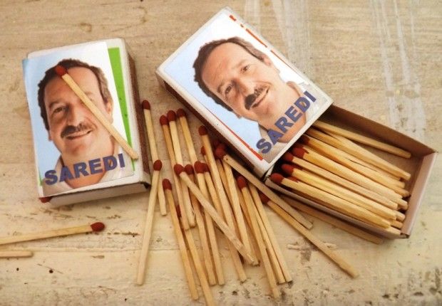 Elecciones 2013: En La Matanza hacen campaña con cara de candidato en cajas de fósforos