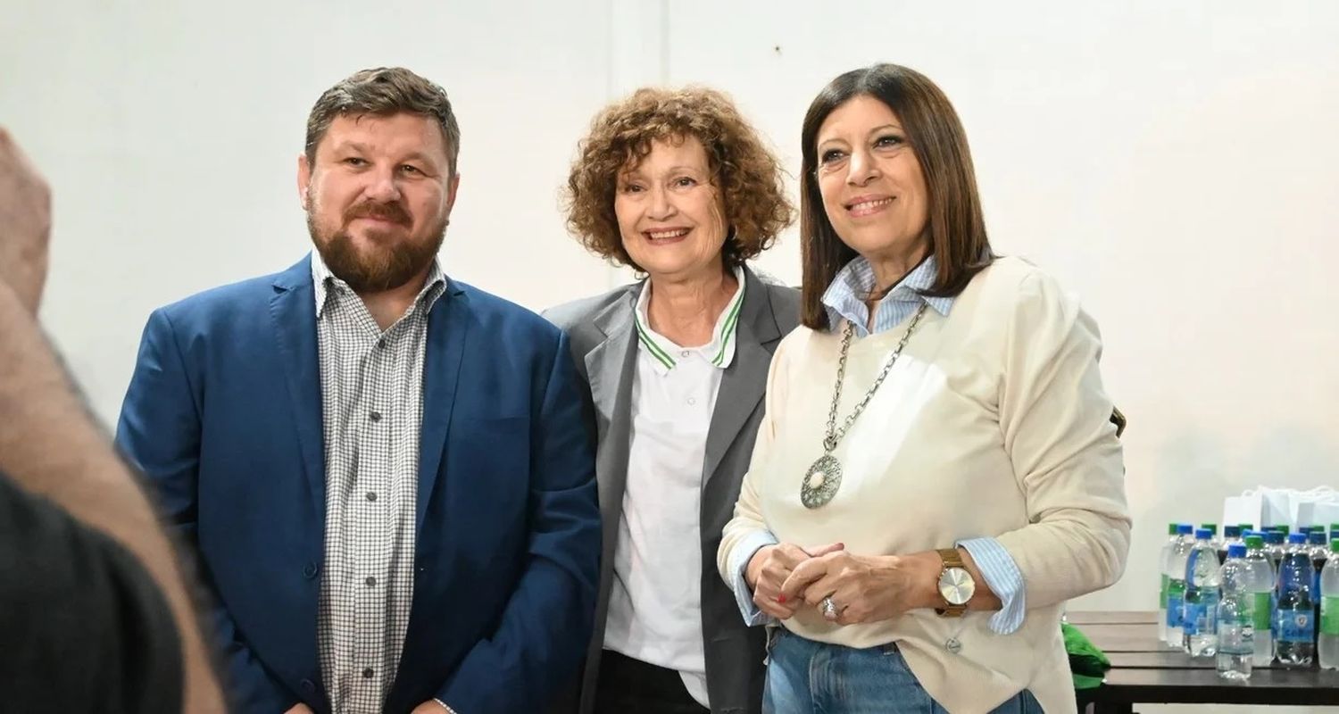 “No se puede legislar sin conocer lo que sucede en las ciudades y comunas”, sostuvo Clara García y avaló la gestión de Unidos: “La defensa de Santa Fe siempre está primero”. Foto: Prensa