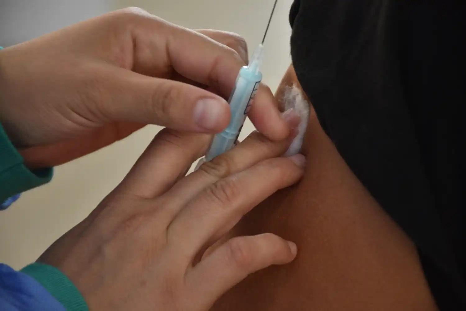 Postergan la aplicación de la segunda dosis