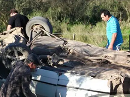 Cuatro niños y un mayor resultaron lesionados en impresionante vuelco