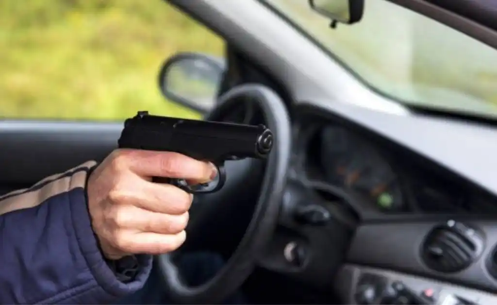 Ataque sicario en Granadero Baigorria: dispararon contra tres personas que estaban en la vereda