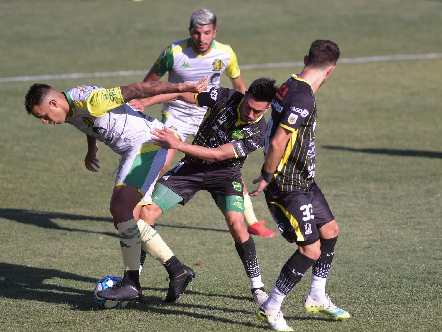 Defensa empató con Aldosivi y se quedó sin final