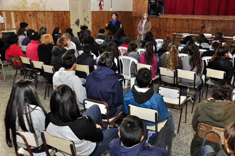Junín: Charla sobre gripe en la Escuela Media N°15