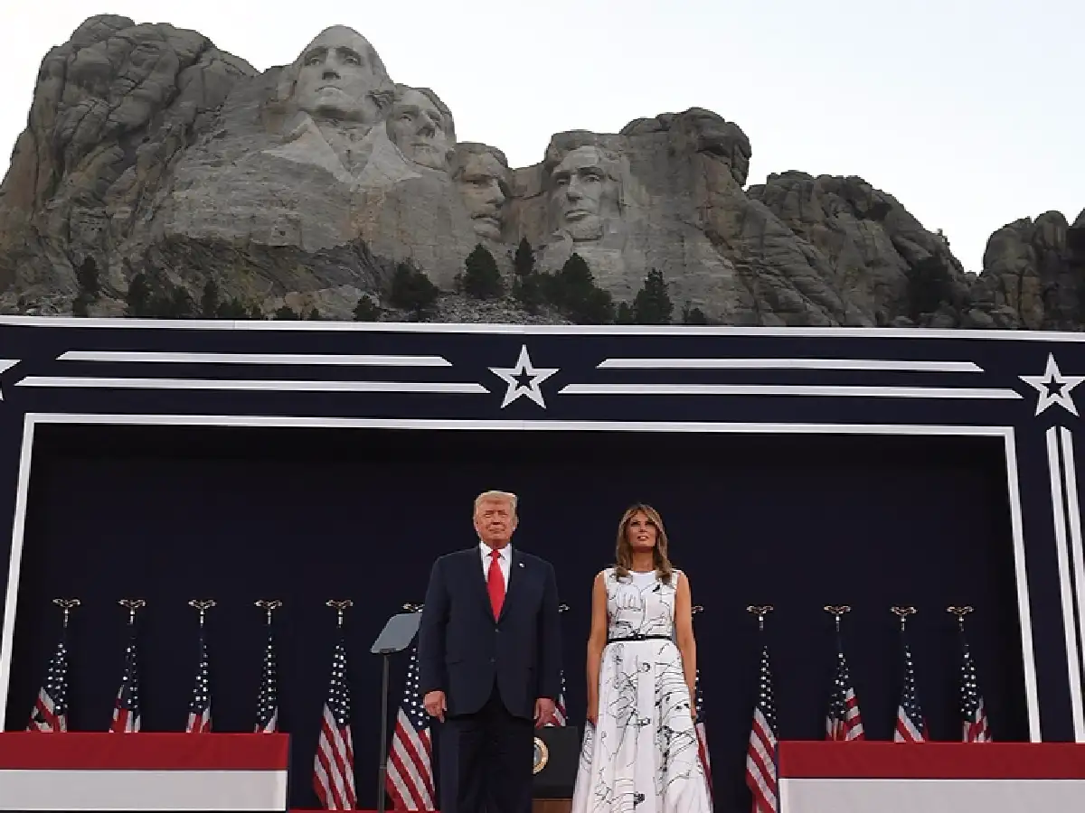 Trump ahonda la división racial en el acto por la Independencia