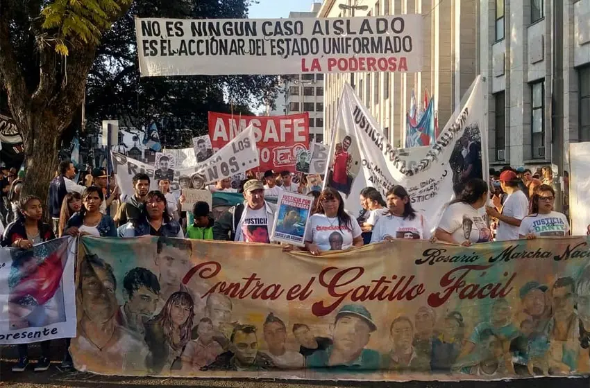 Multitudinaria marcha contra el Gatillo Fácil en Rosario