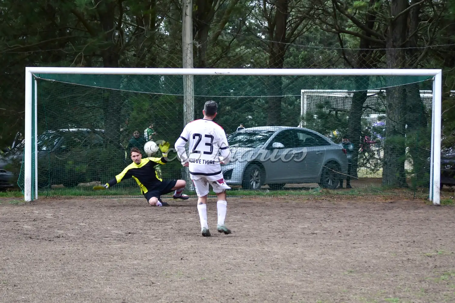 El penal atajado por Nicolás Jurewiez a Juan Ortega
