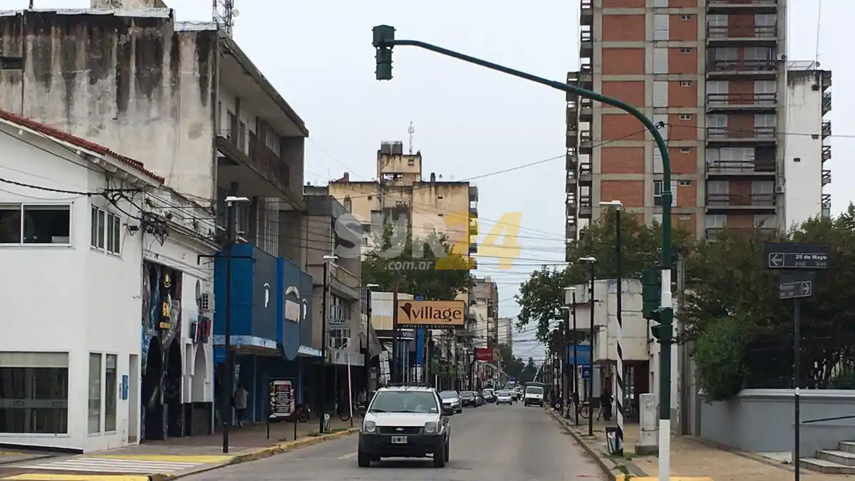 Venado Tuerto: alertan a mujeres por acosador que se pasea desnudo en una camioneta