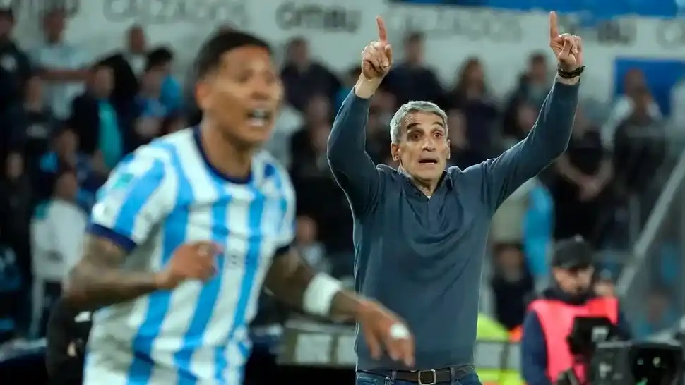Juan Pablo Vojvoda respira en Racing tras la victoria ante Sarmiento y aclara el futuro de Marcos Rojo