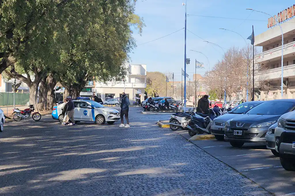 CHOQUE ACCIDENTE CENTRO RAFAELA AMBULANCIA POLICIA GUR FRENTE BANCO SANTA FE Y PLAZA 25 DE MAYO - 3