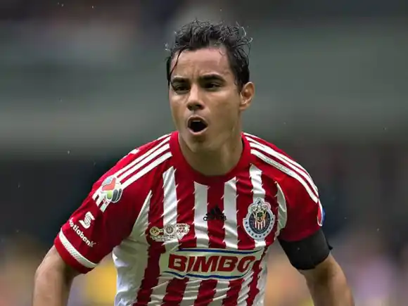 Héroe caído: detienen a Omar Bravo, máximo goleador de las Chivas de México, por abuso sexual infantil