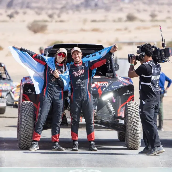 Los argentinos Nicolás Cavigliasso y Valentina Pertegarini, campeones en el Challenger del Rally Dakar