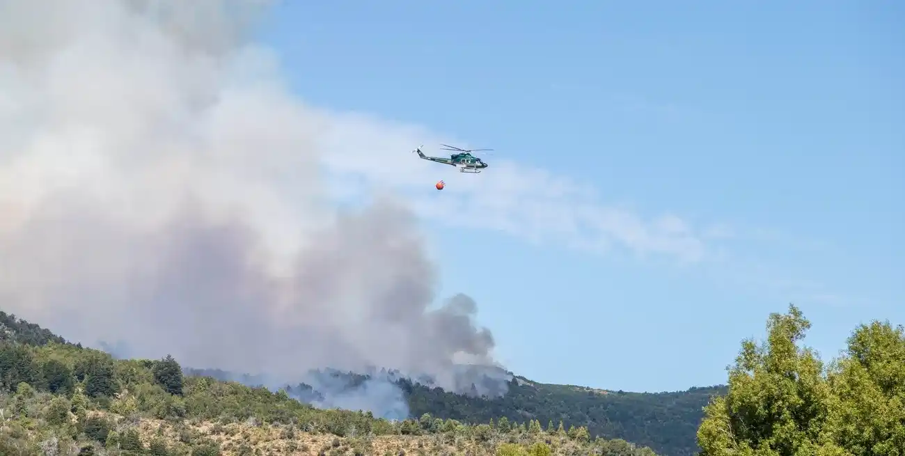 Impactantes imágenes de fuego en la Patagonia. Crédito: Télam