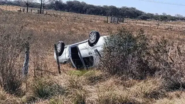 Cinco cadetes de la Policía volcaron en la Ruta 18 y cuatro quedaron hospitalizados