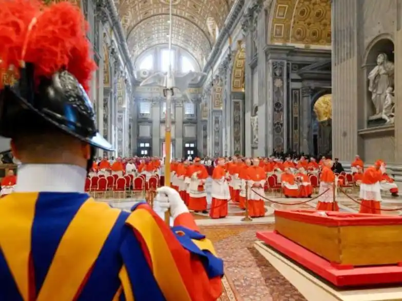 Novendiales: Los cardenales fijan calendario para nueve días de luto