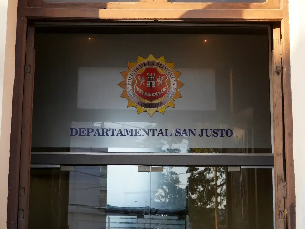 Detuvieron a una mujer por extorsionar a un hombre de 82 años