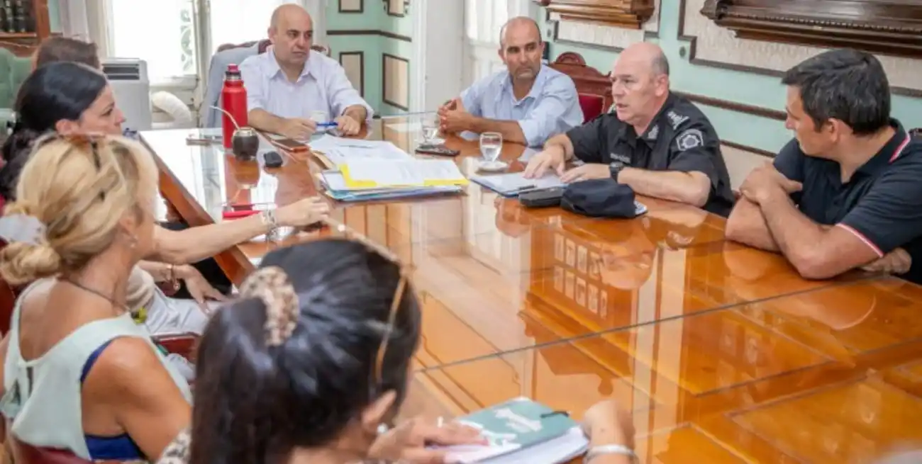 Policía y ministerio de Educación se reunieron en Esperanza para disminuir hechos de vandalismo