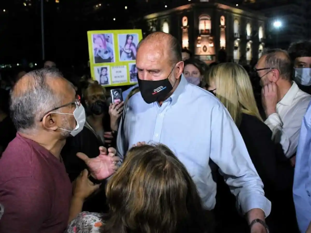 Expulsaron a empujones a Perotti de una marcha contra la inseguridad en Rosario