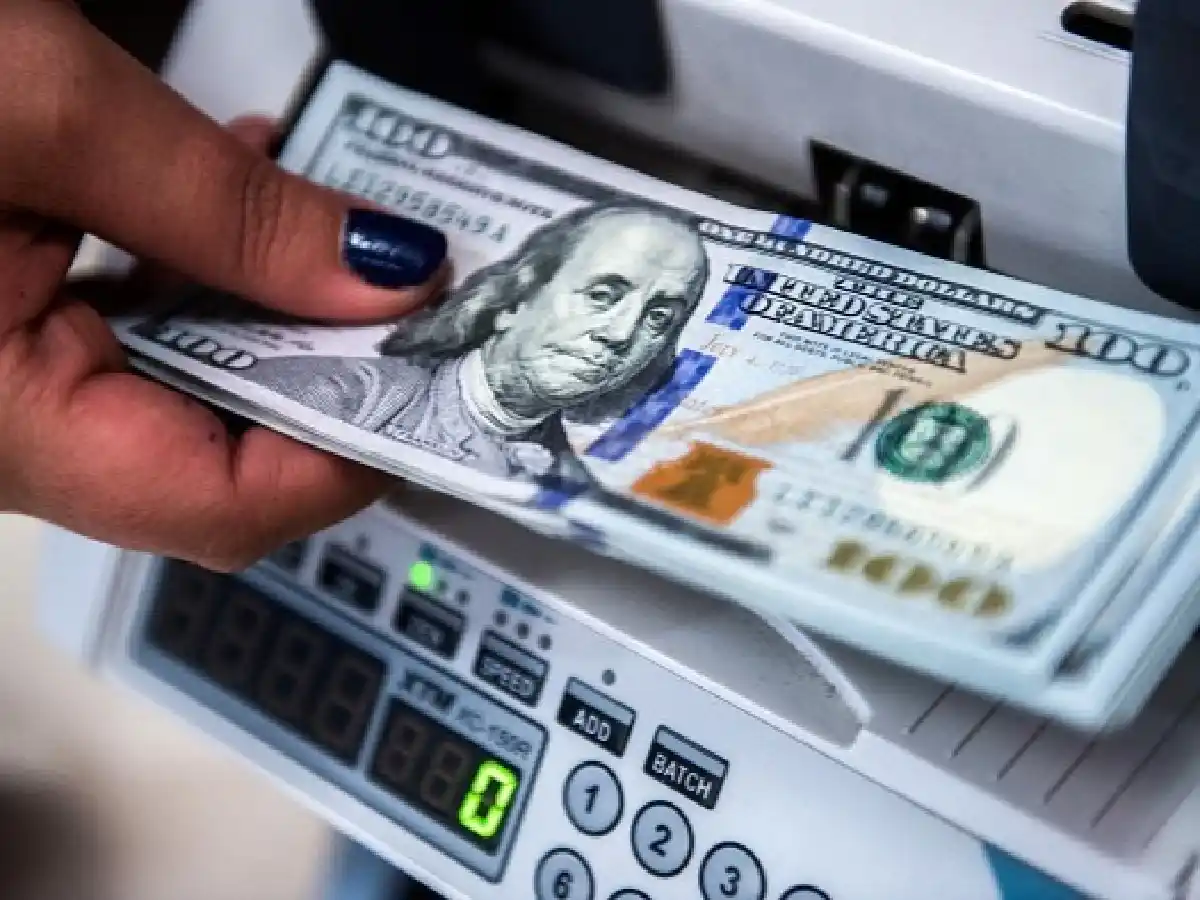 El dólar blue trepó a $133 y la brecha con el mayorista ya es de 96,9%