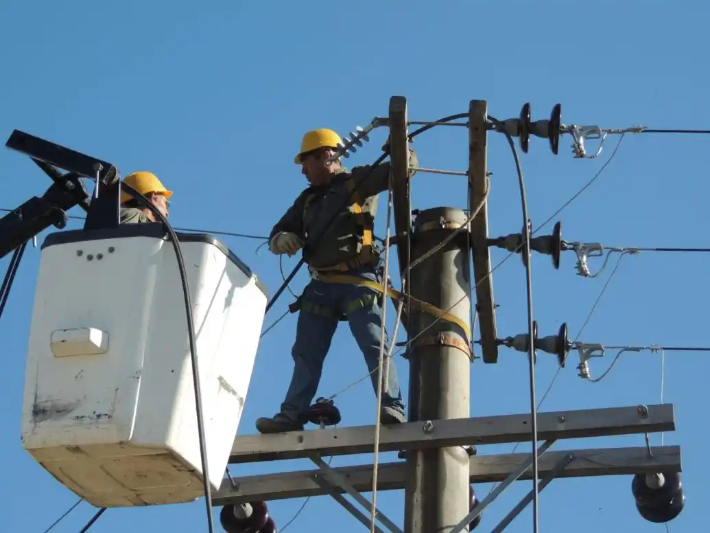 Empresas de luz, gas, telefonía, TV e internet no podrán cortar el servicio por falta de pago