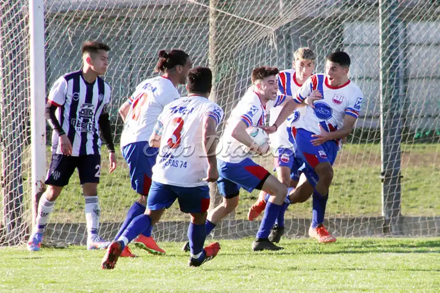 Del Valle con gol agónico rescató un empate con sabor a victoria